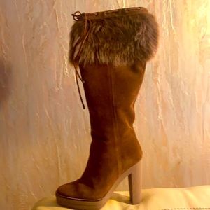 Ralph Lauren boots leather natural lamb.Upper fur .Fur origin.Made in Spain.